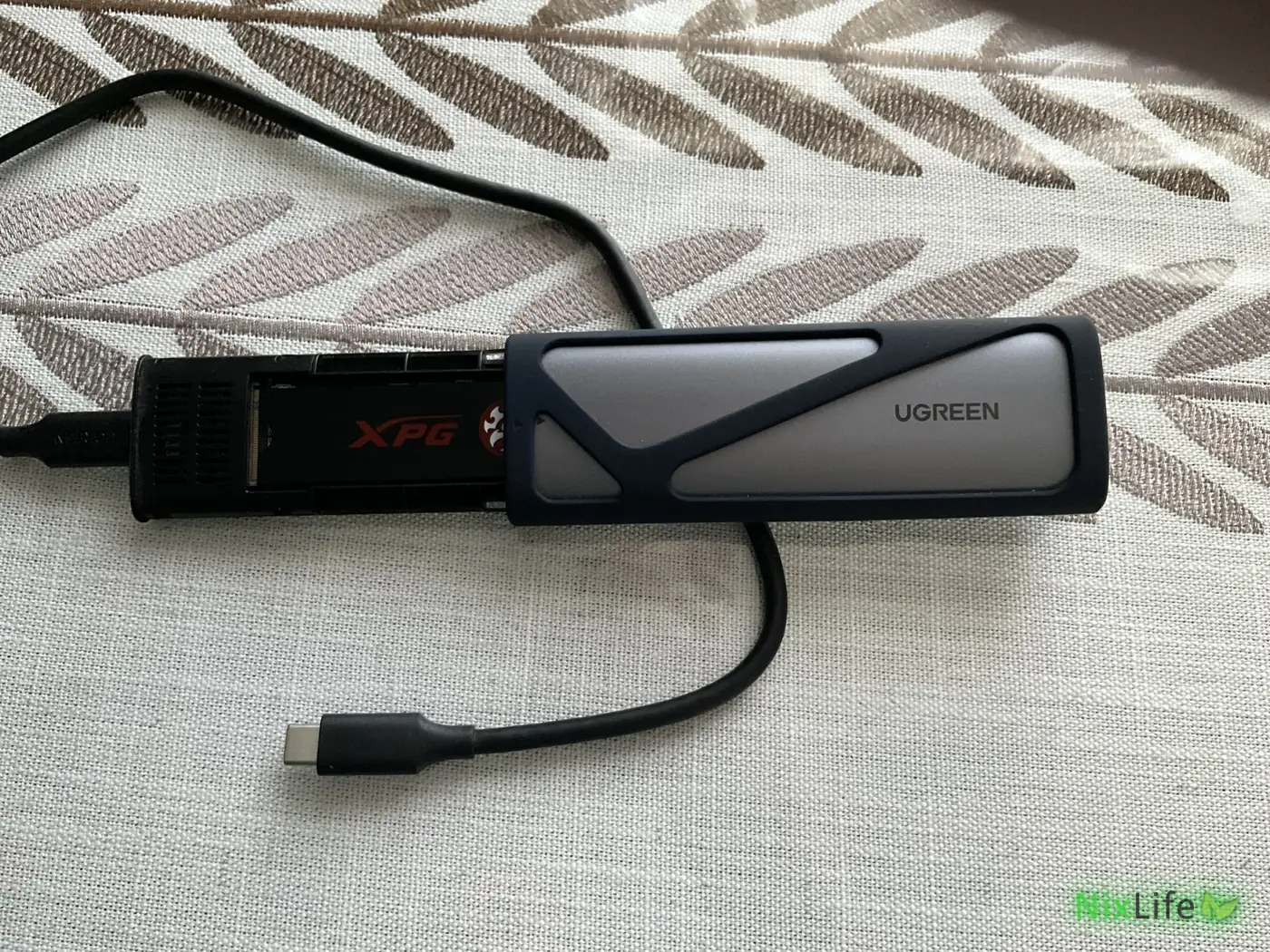 SSD XPG вставлен в бокс Ugreen