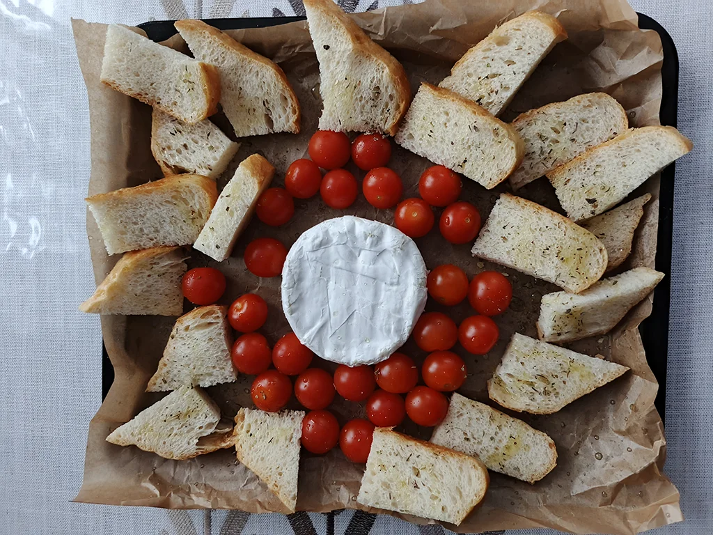 Запечённый Камамбер с хрустящими гренками - 02