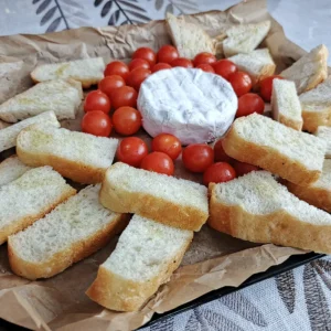 Запечённый Камамбер с хрустящими гренками